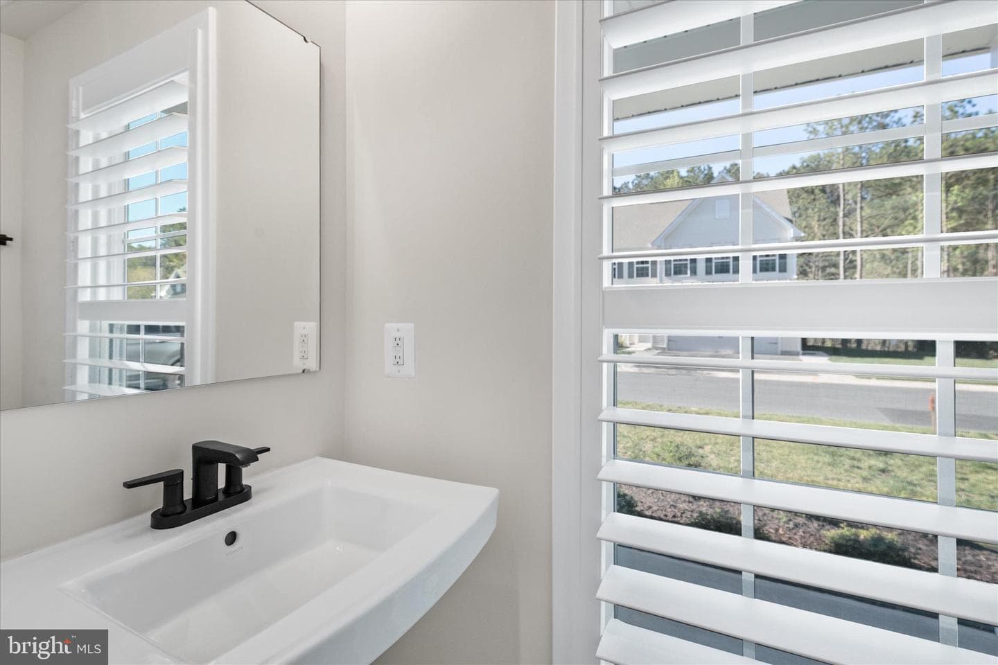 12105 Landings Boulevard photo 32