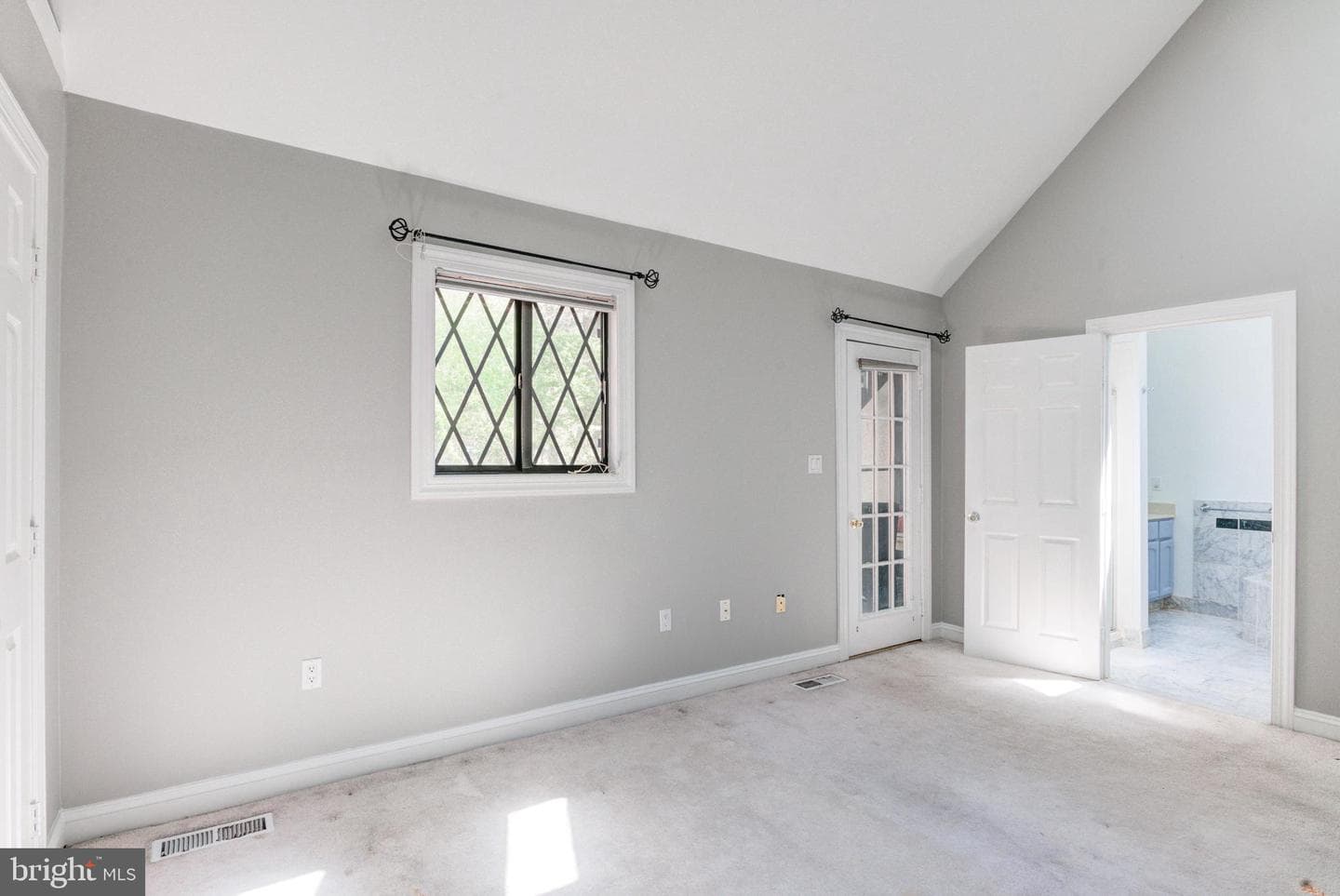 127 Nottingham Lane photo 43