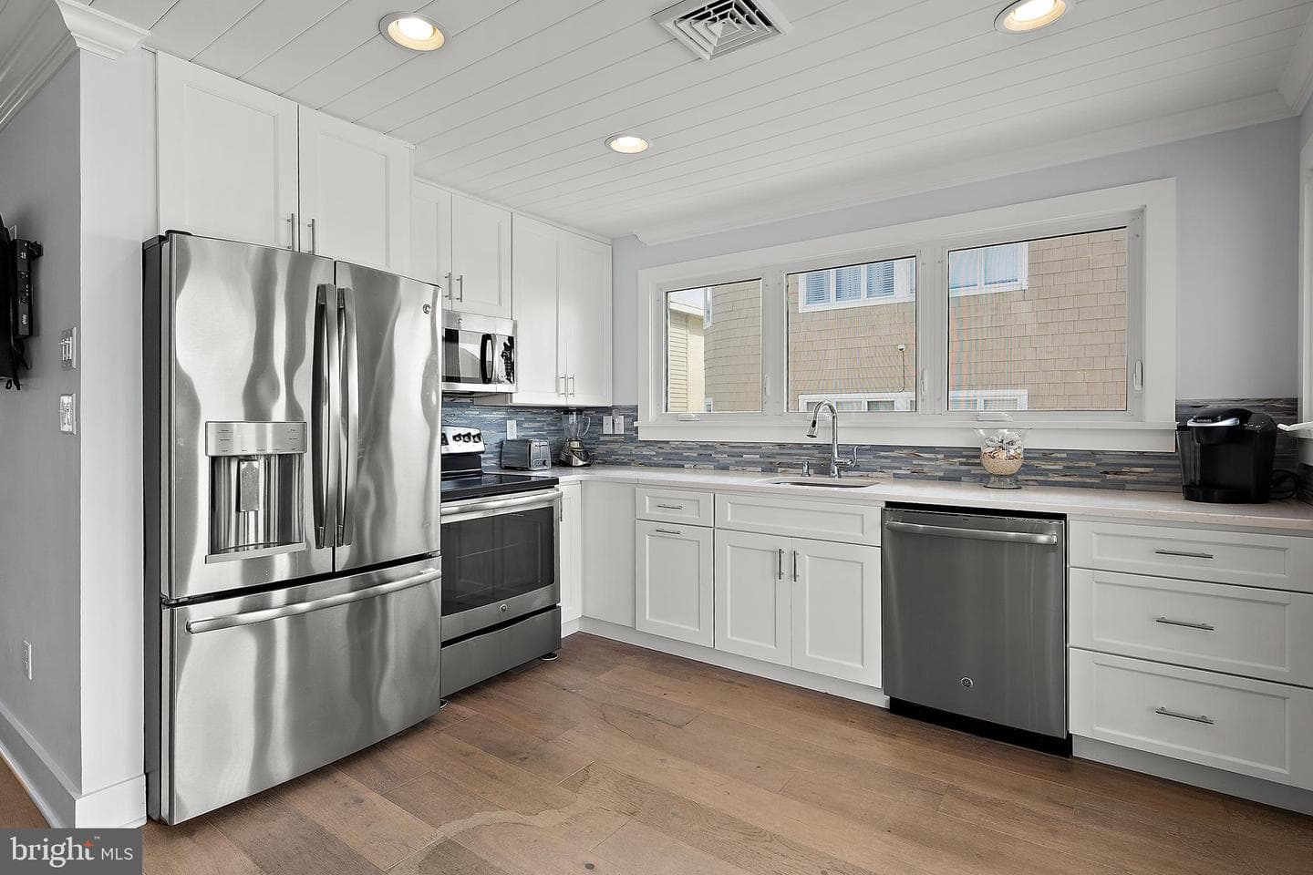 6 43rd Street photo 12