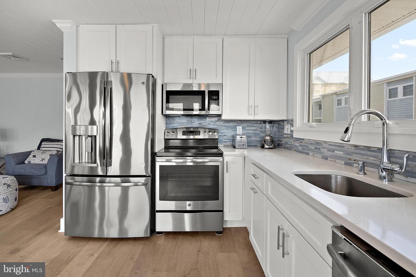 6 43rd Street photo 14