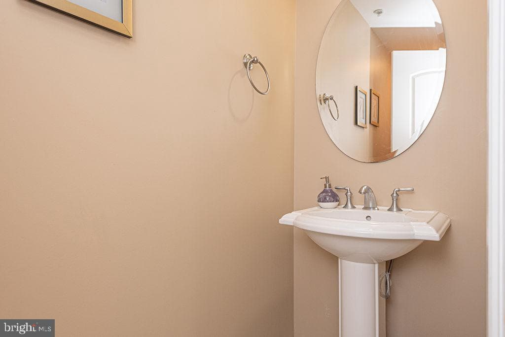 301 14th St # 205 photo 40