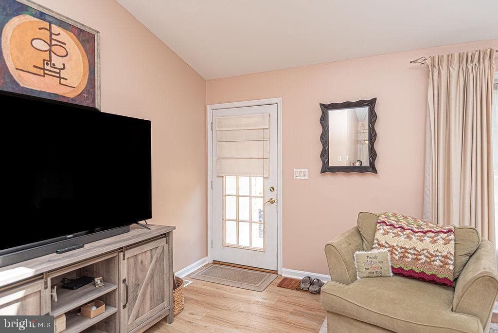 17 Greenwood Lane photo 32