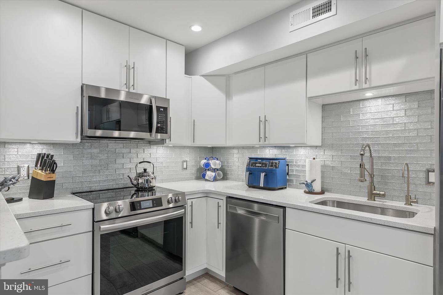14301 Tunnel Ave # 1B photo 11