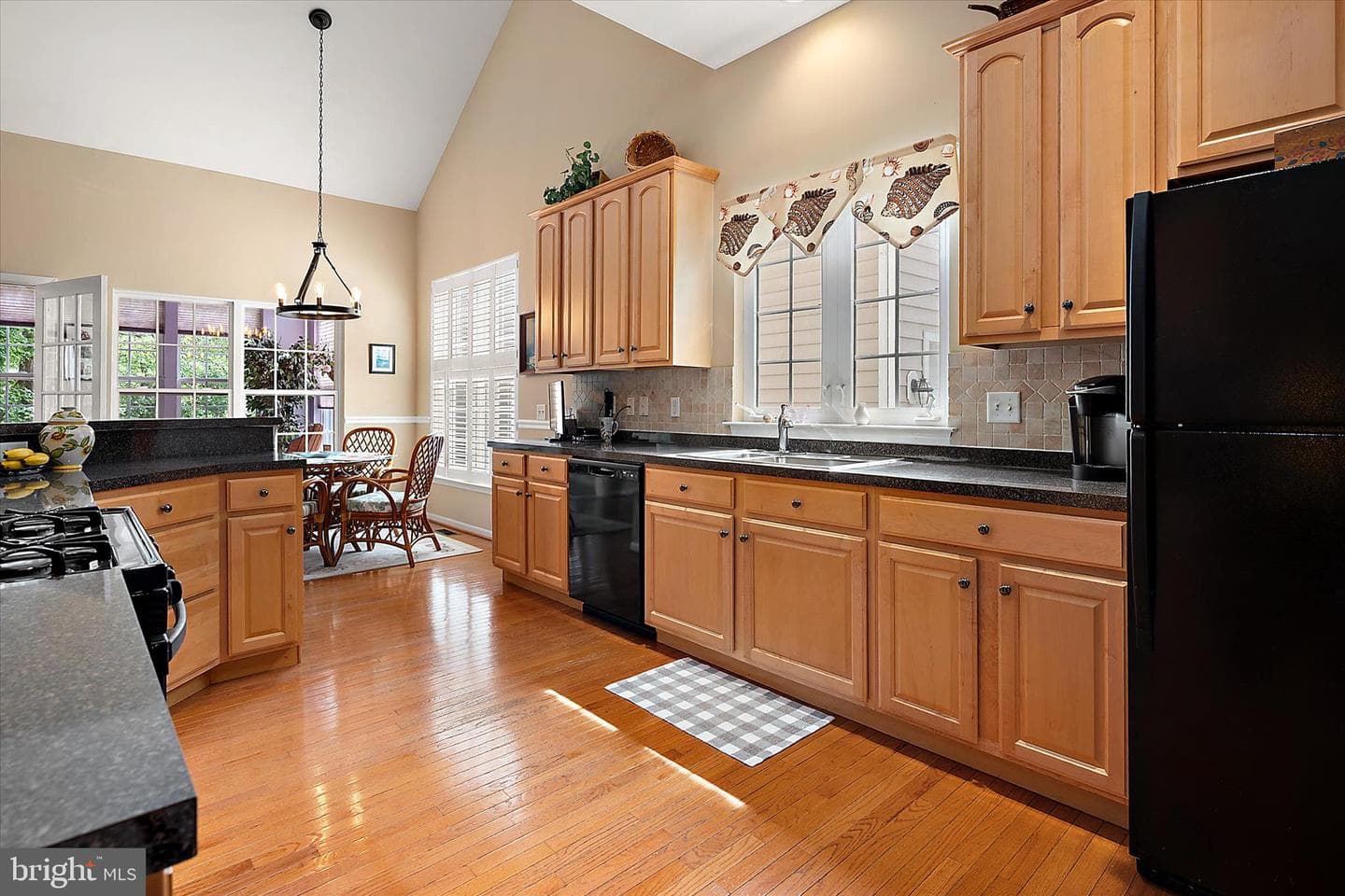 95 Chatham Court photo 24