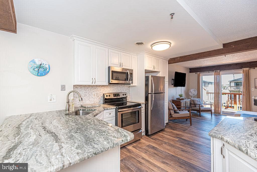 124 Newport Bay Drive #7 photo 4