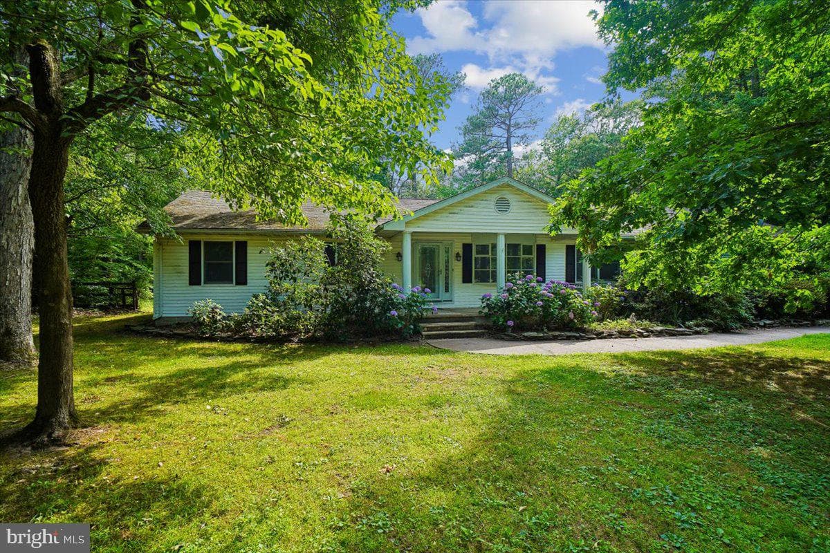 10541 Shady Dr, Berlin
