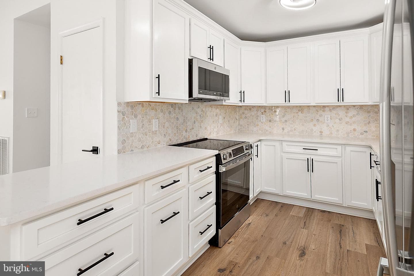 302 Franklin Avenue photo 3