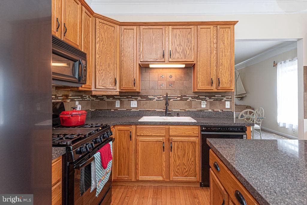 6 Easton Avenue photo 17