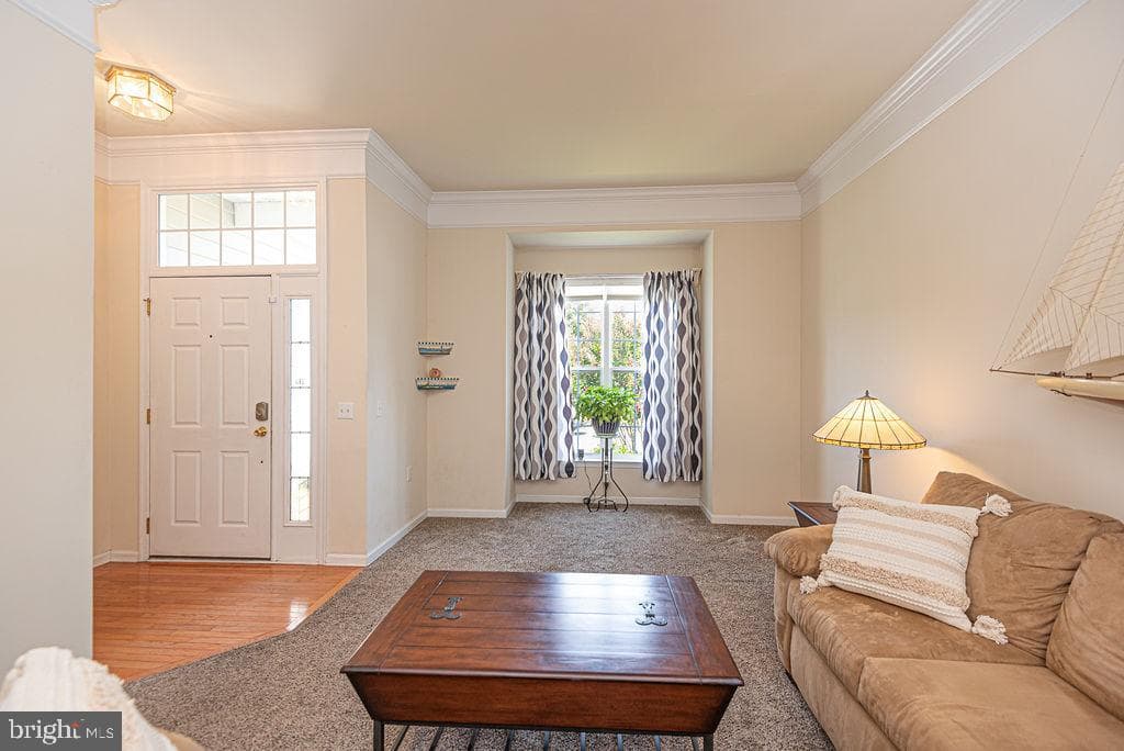 6 Easton Avenue photo 3