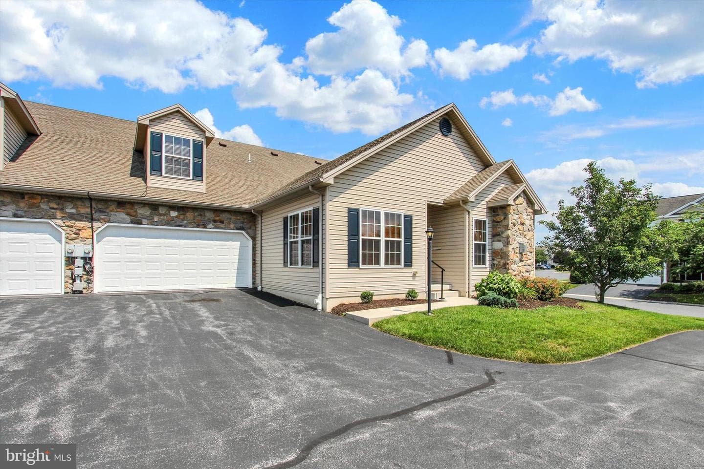 31 Ivy Lane photo 3