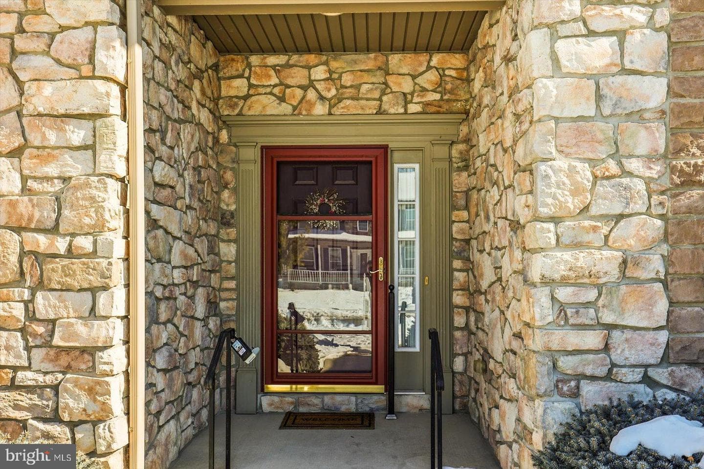 153 Laura Lane photo 4