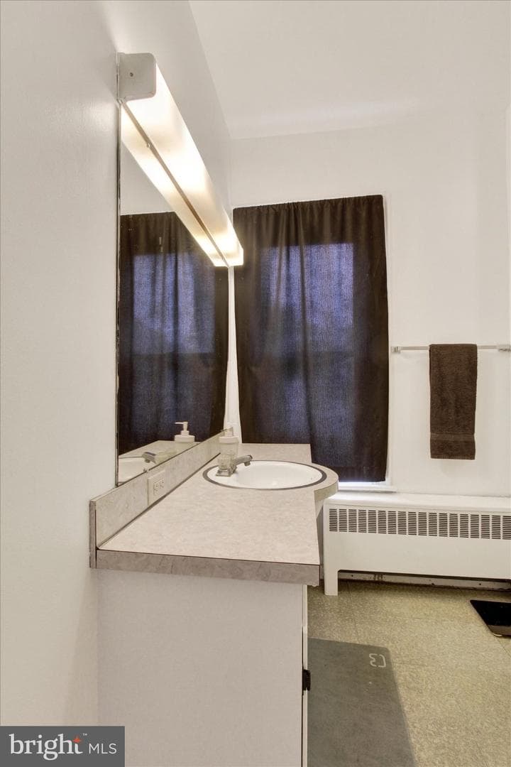 102 N Queen Street photo 39