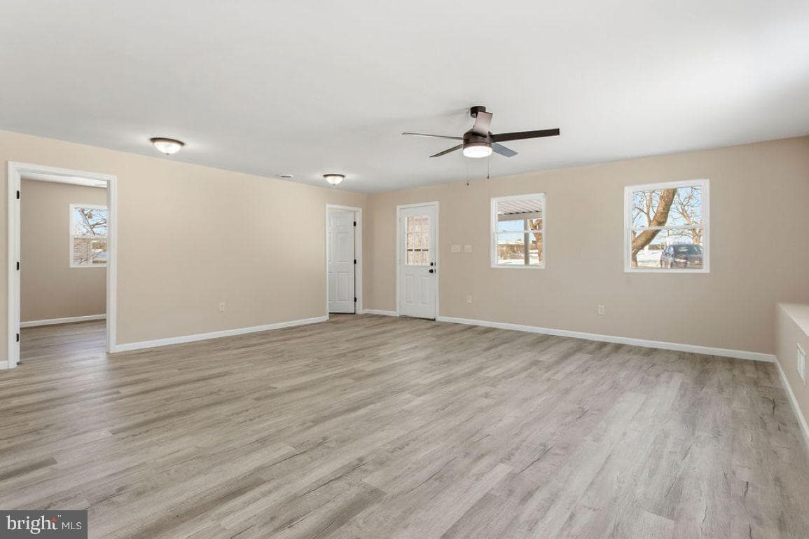114 E York Street photo 11