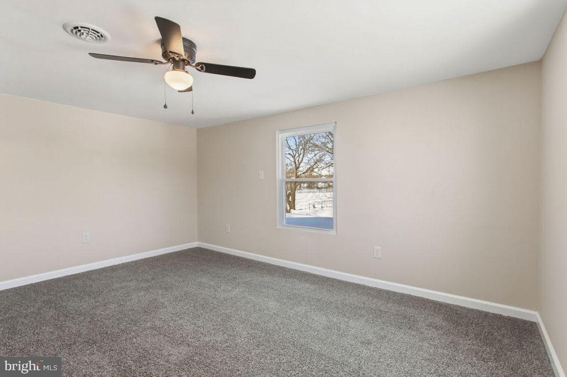 114 E York Street photo 16