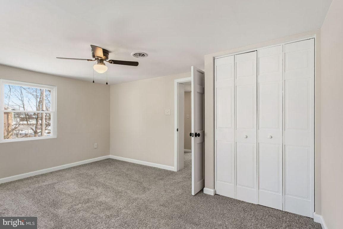 114 E York Street photo 17