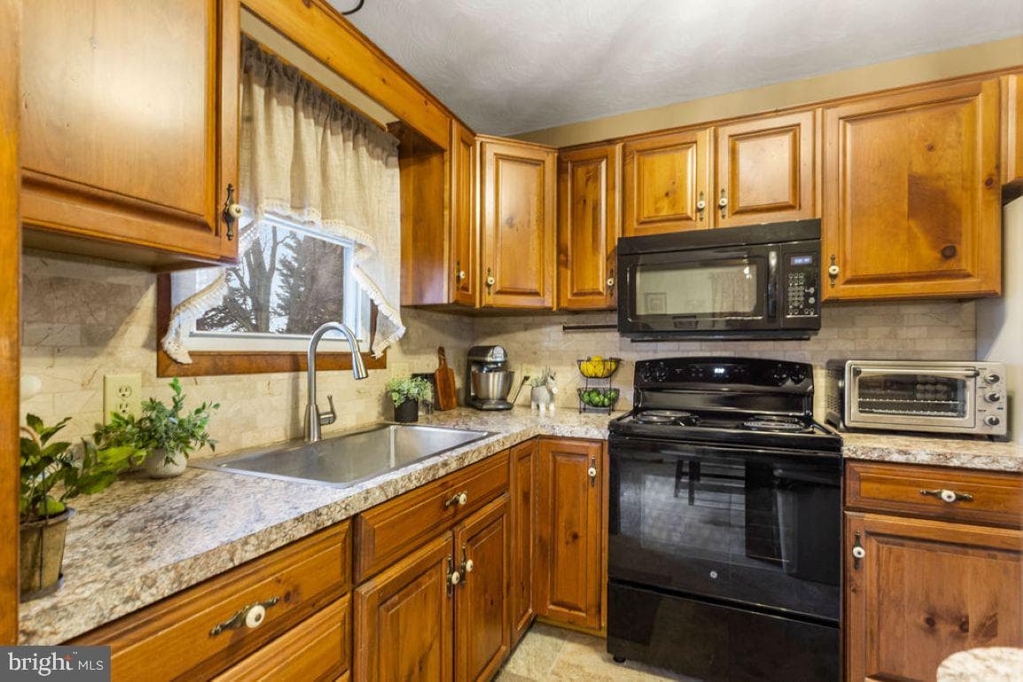 1002 Frederick Pike photo 11