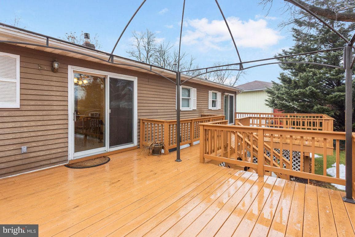 1002 Frederick Pike photo 19