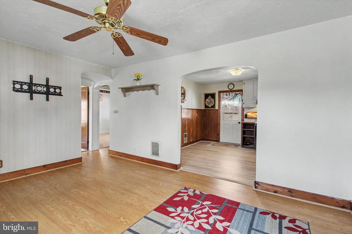371 Maple Avenue photo 10