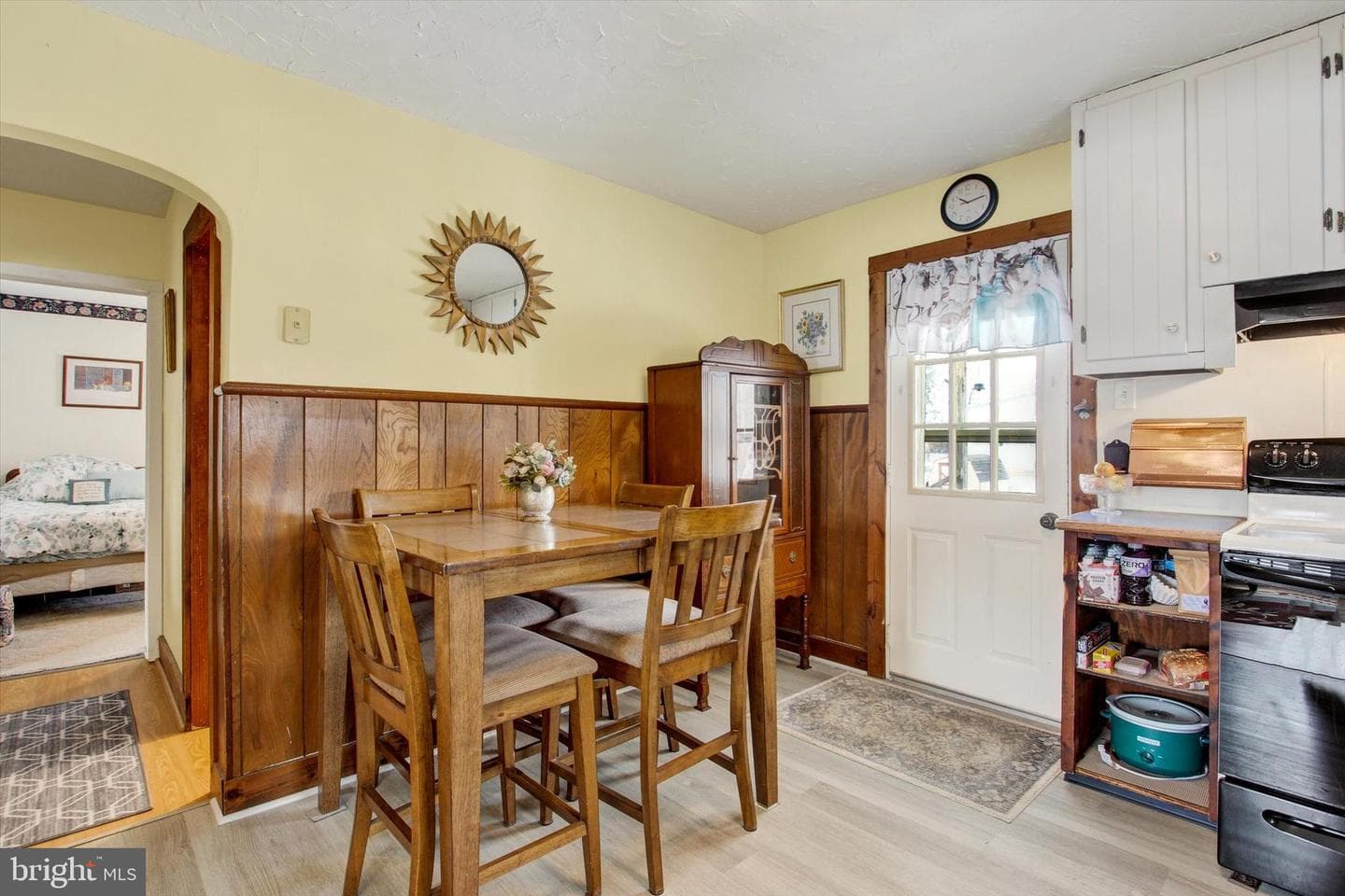 371 Maple Avenue photo 17