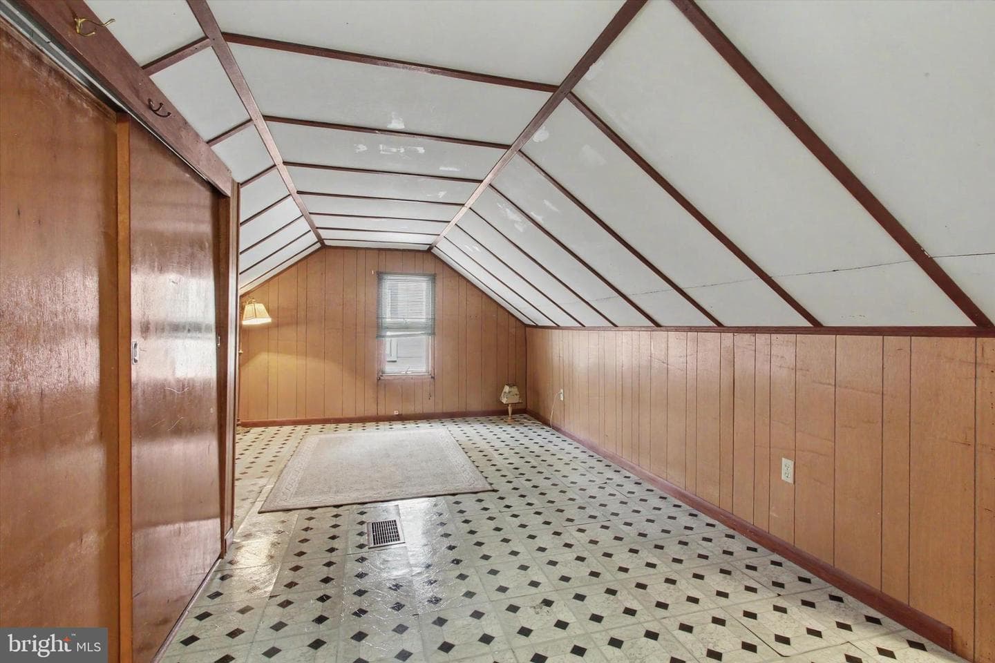 371 Maple Avenue photo 31