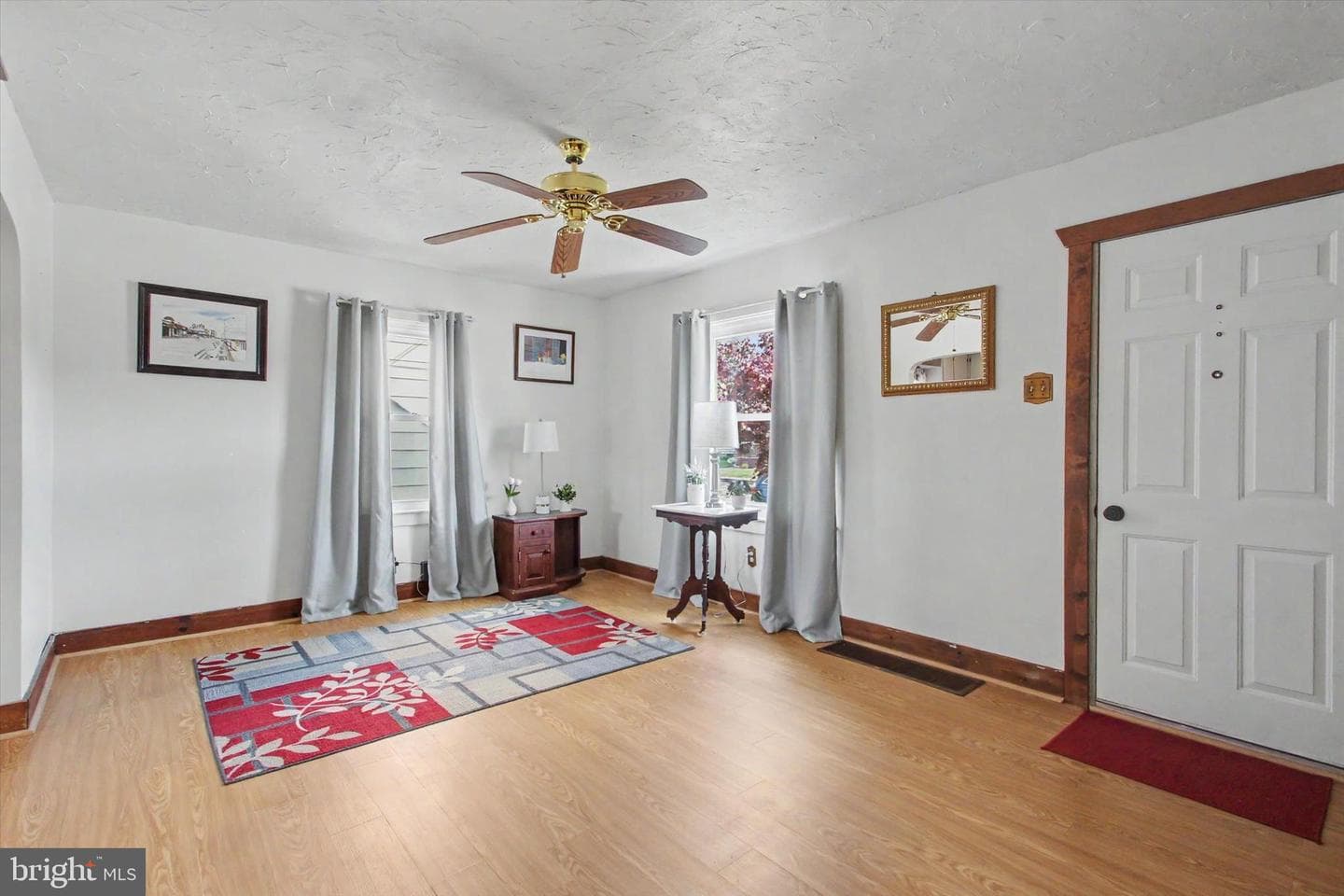 371 Maple Avenue photo 9