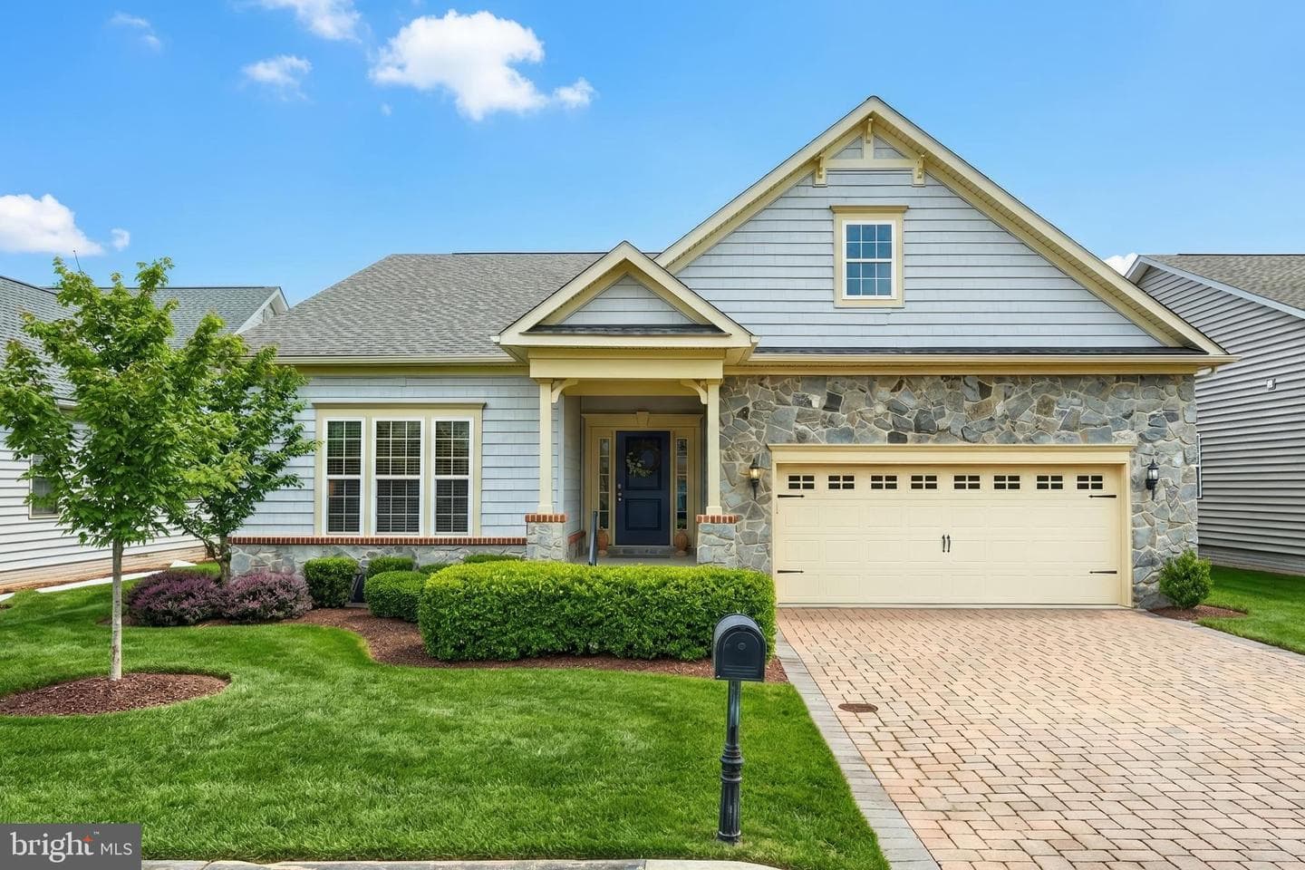 221 Savannah Drive photo 2