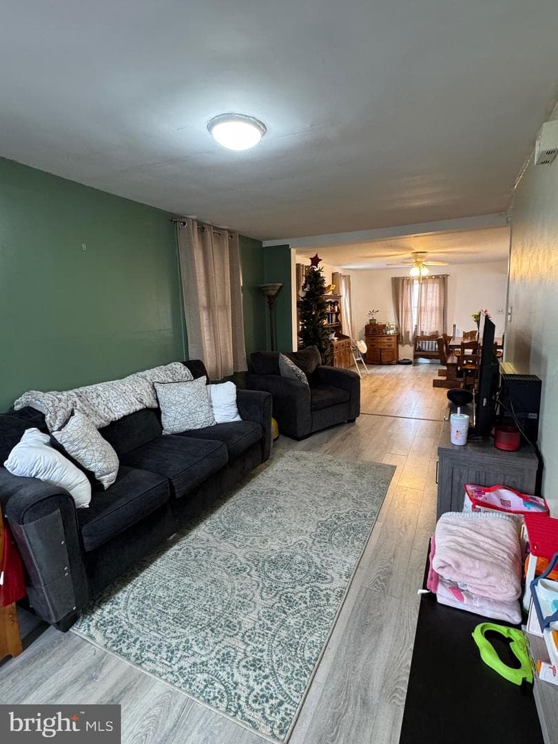 527 Main photo 17