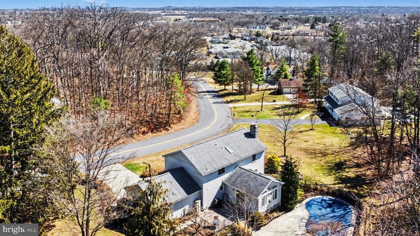 75 Longview Boulevard photo 40
