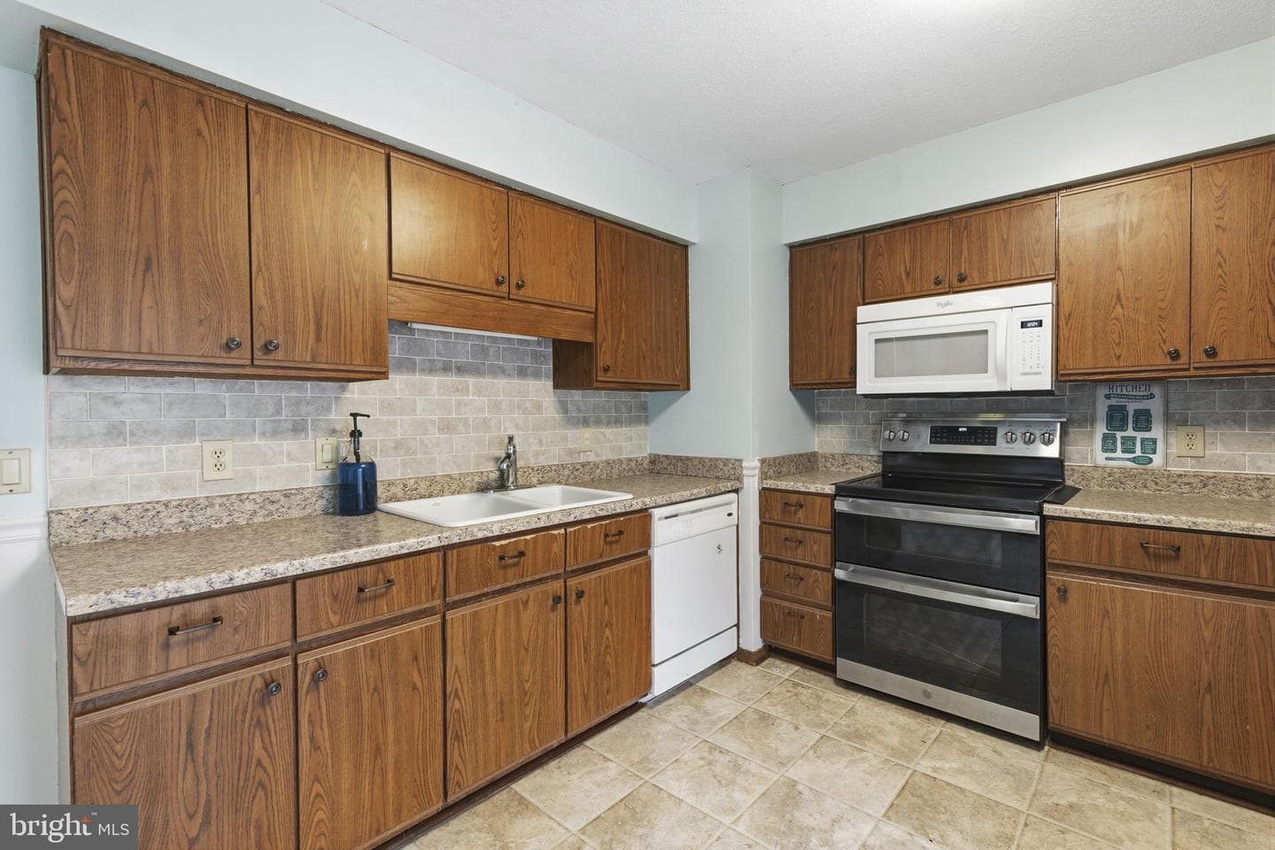 18 E Lakeview Drive photo 9