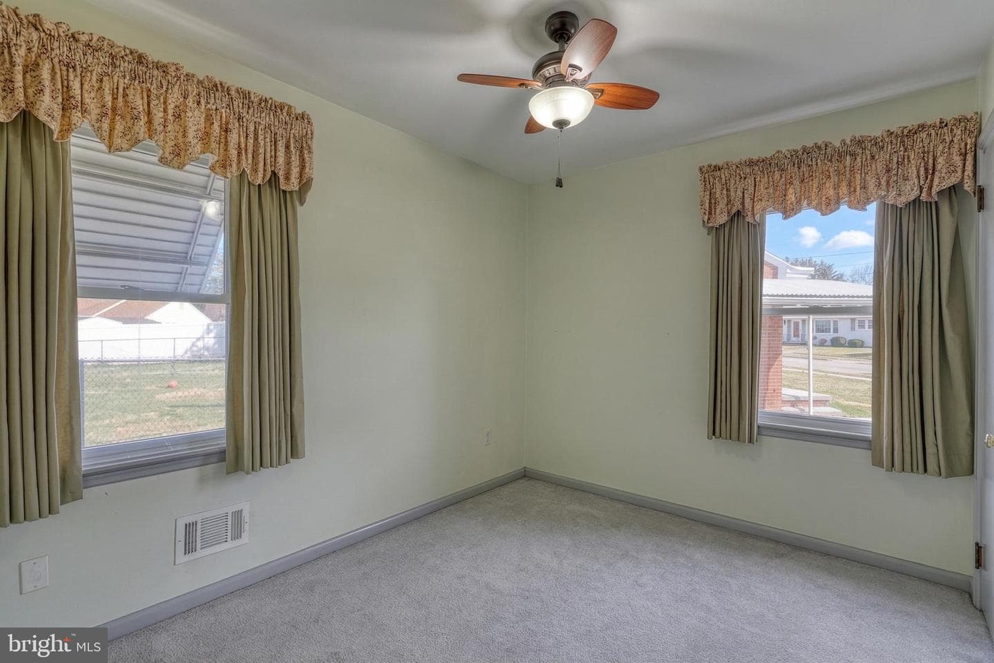 30 Lincoln Drive photo 36