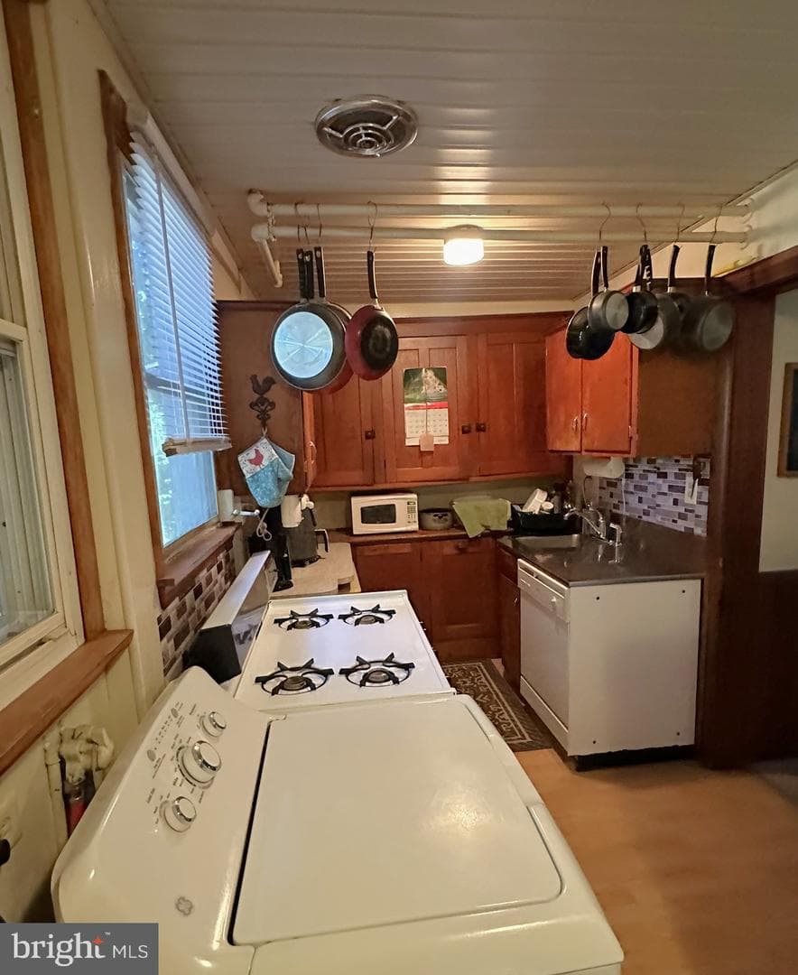 37 N Queen Street photo 11
