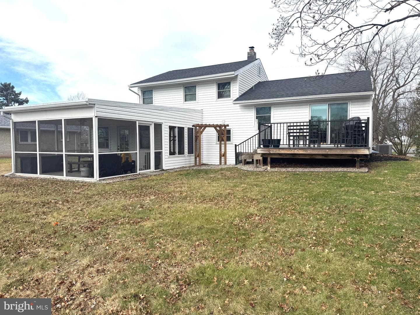 170 Gordon Avenue photo 2