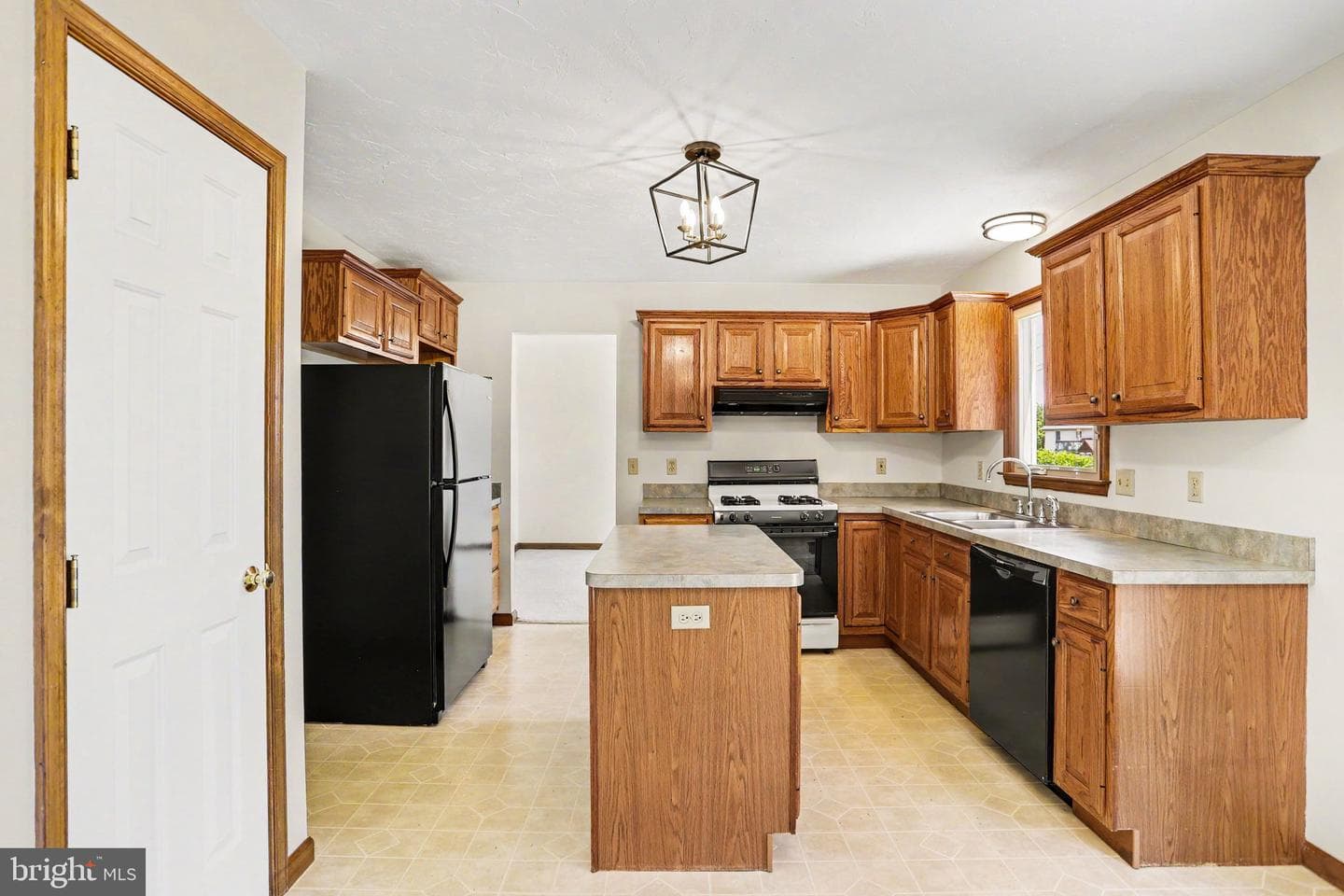 98 Comanche Trail photo 18