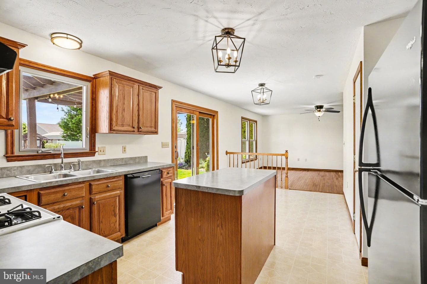 98 Comanche Trail photo 19
