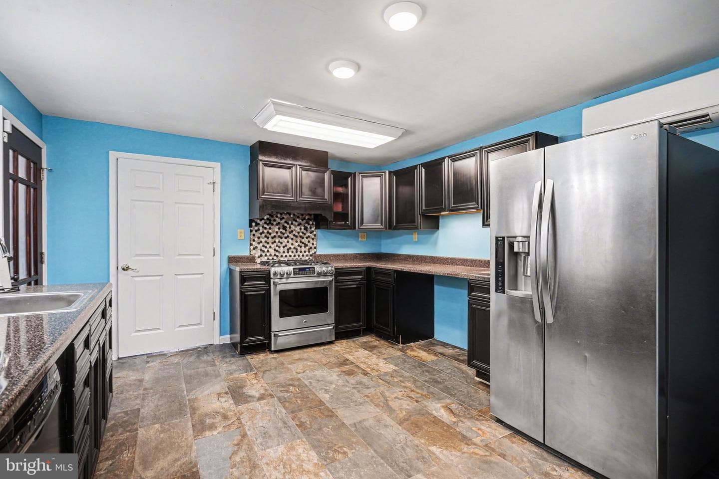 217 Baltimore Street photo 11