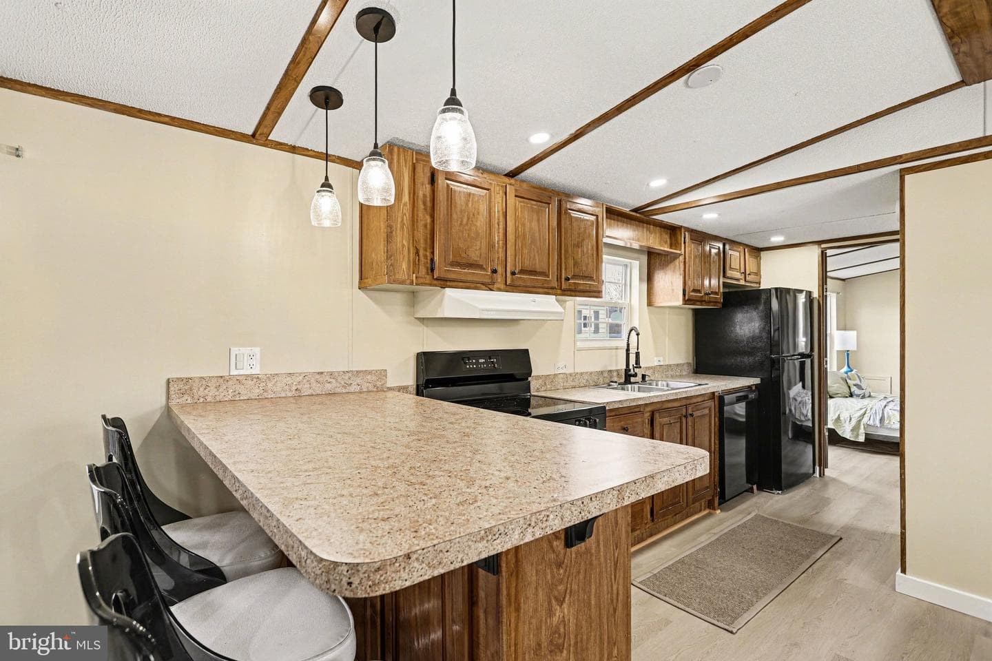31 Davis Avenue photo 10