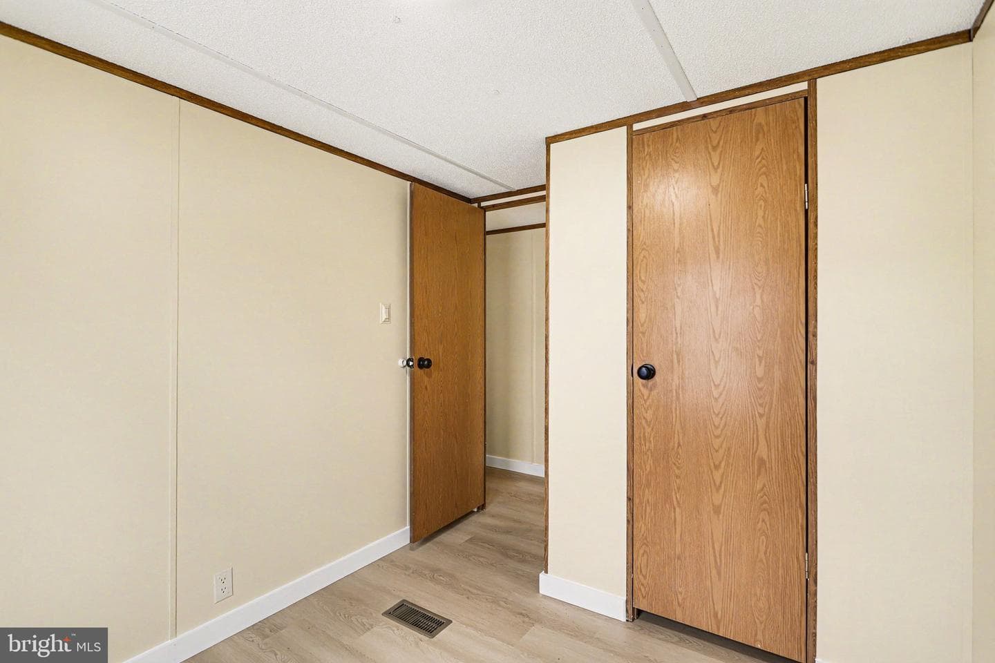 31 Davis Avenue photo 16