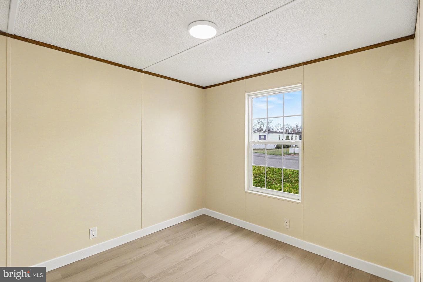 31 Davis Avenue photo 17