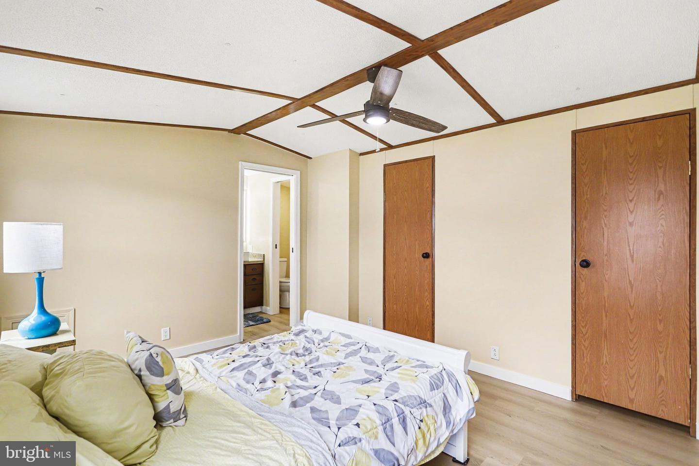 31 Davis Avenue photo 18