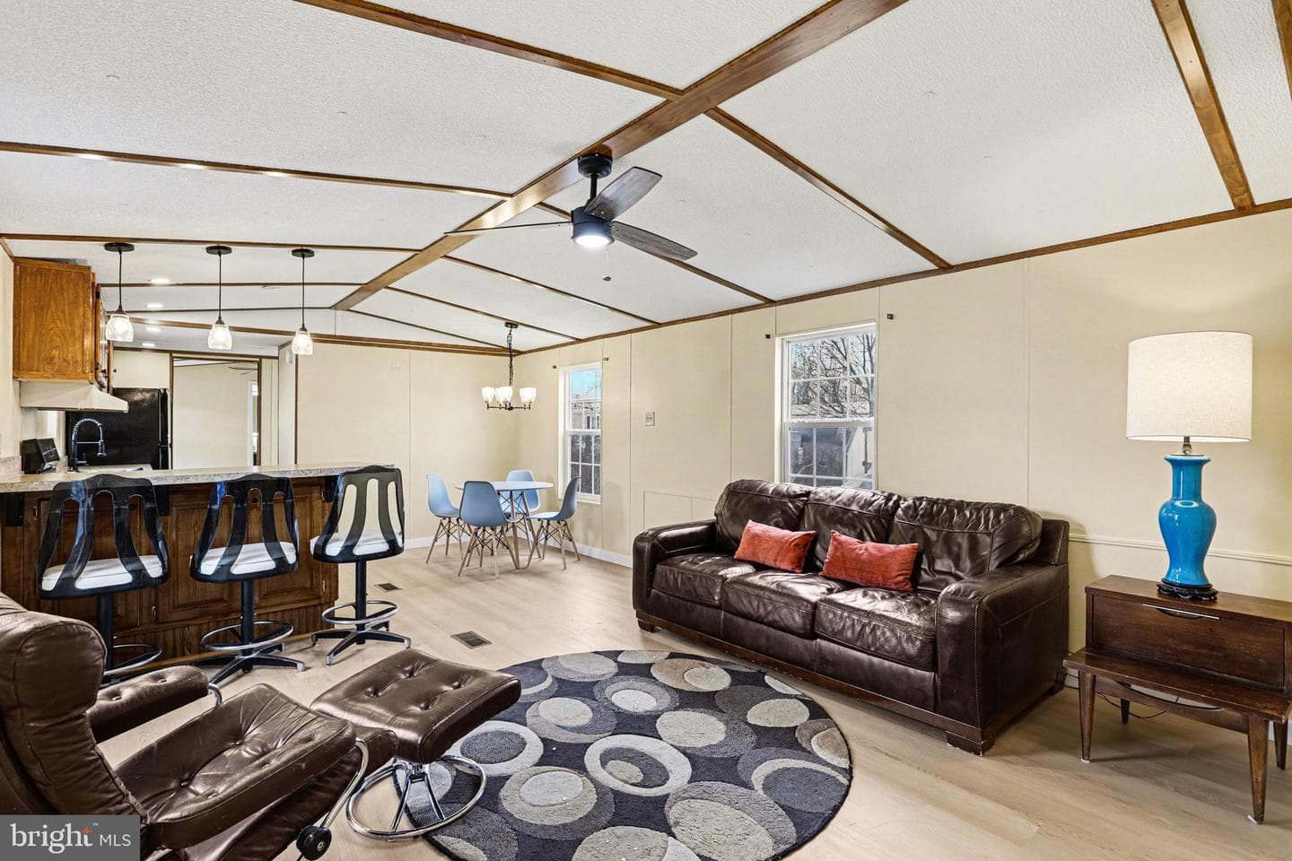 31 Davis Avenue photo 6