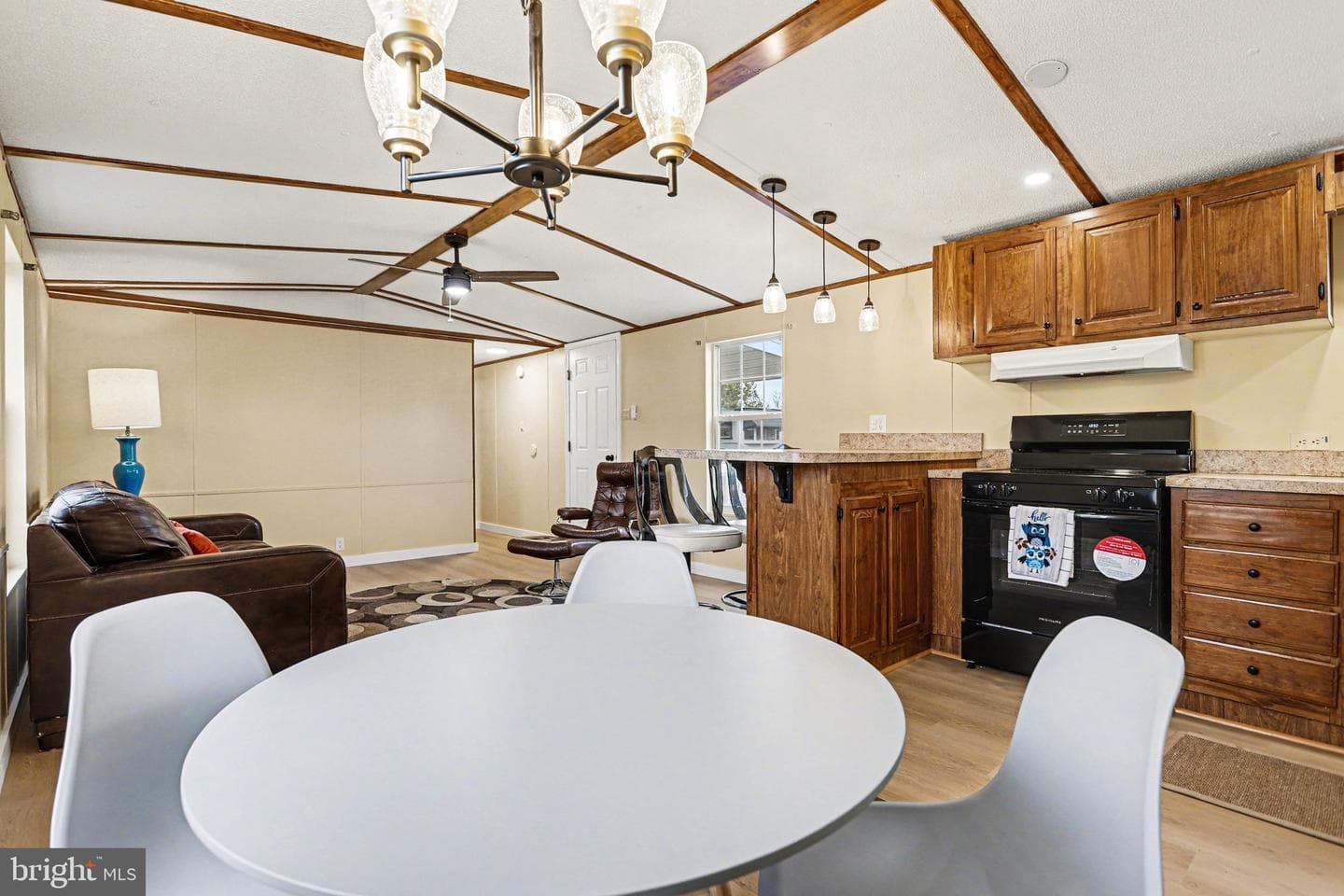 31 Davis Avenue photo 9