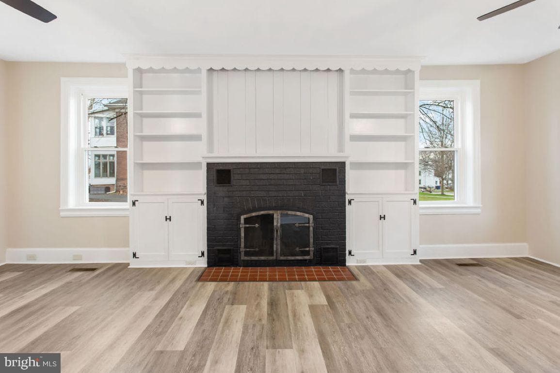 265 E York Street photo 11