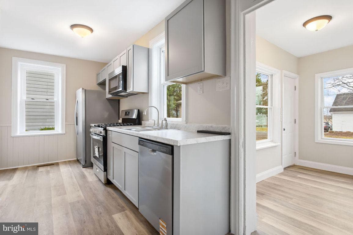 265 E York Street photo 13
