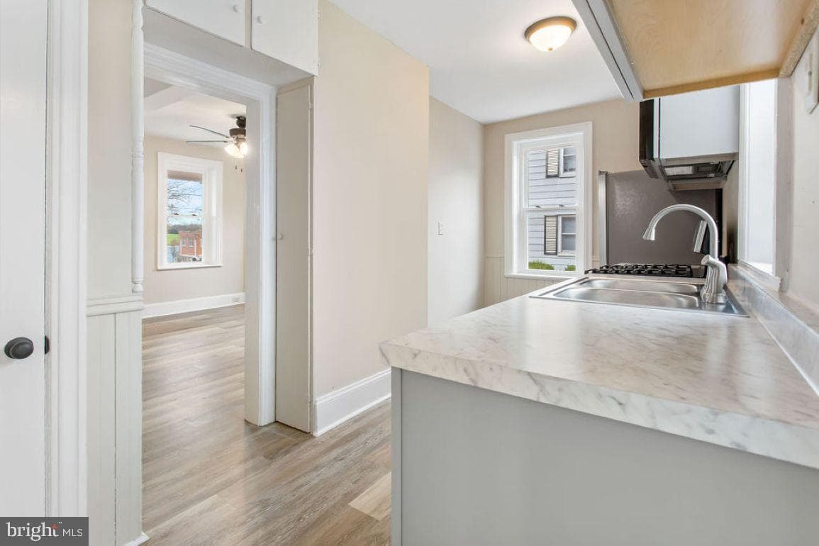 265 E York Street photo 14