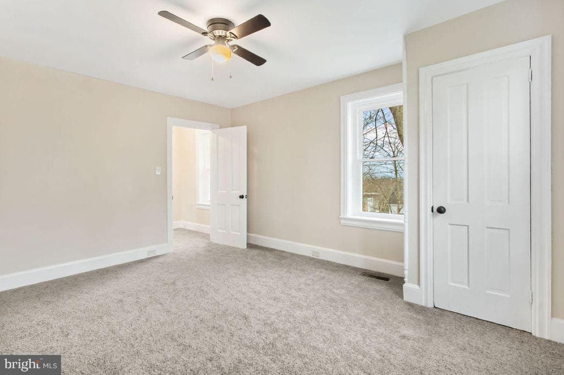 265 E York Street photo 19