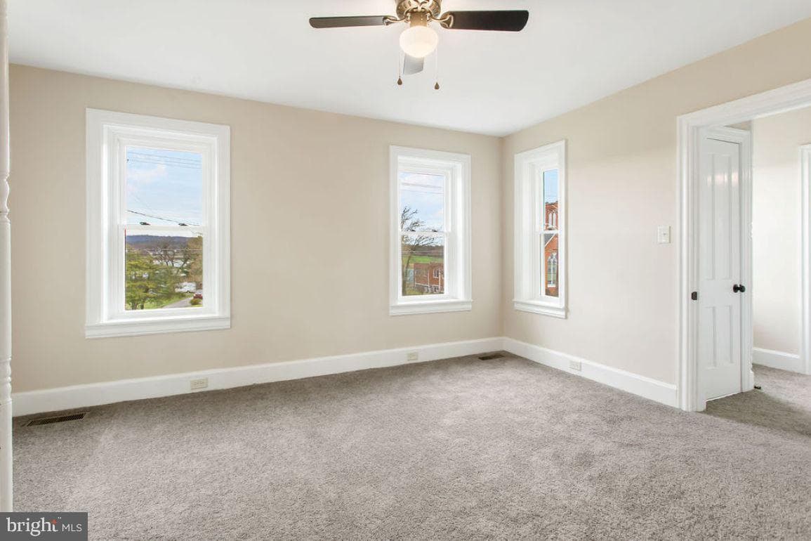 265 E York Street photo 20