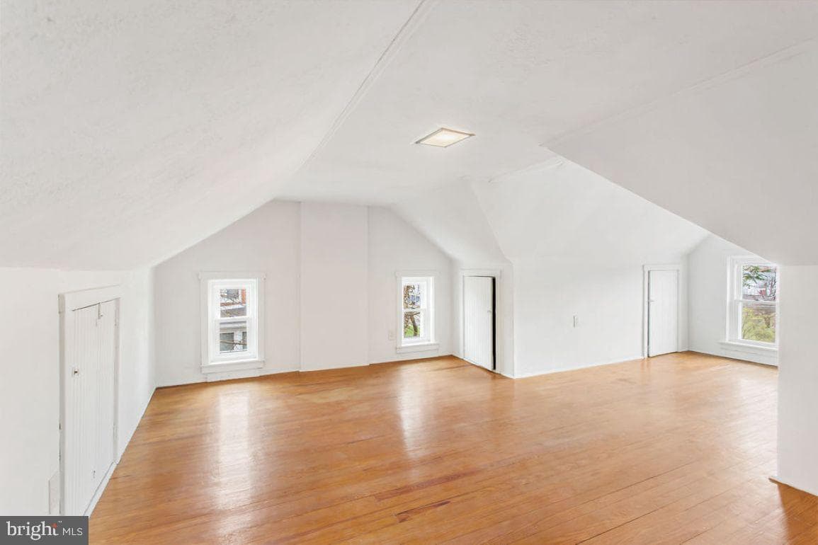 265 E York Street photo 26