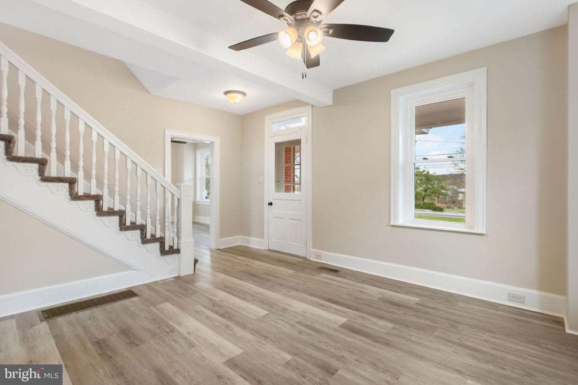265 E York Street photo 4