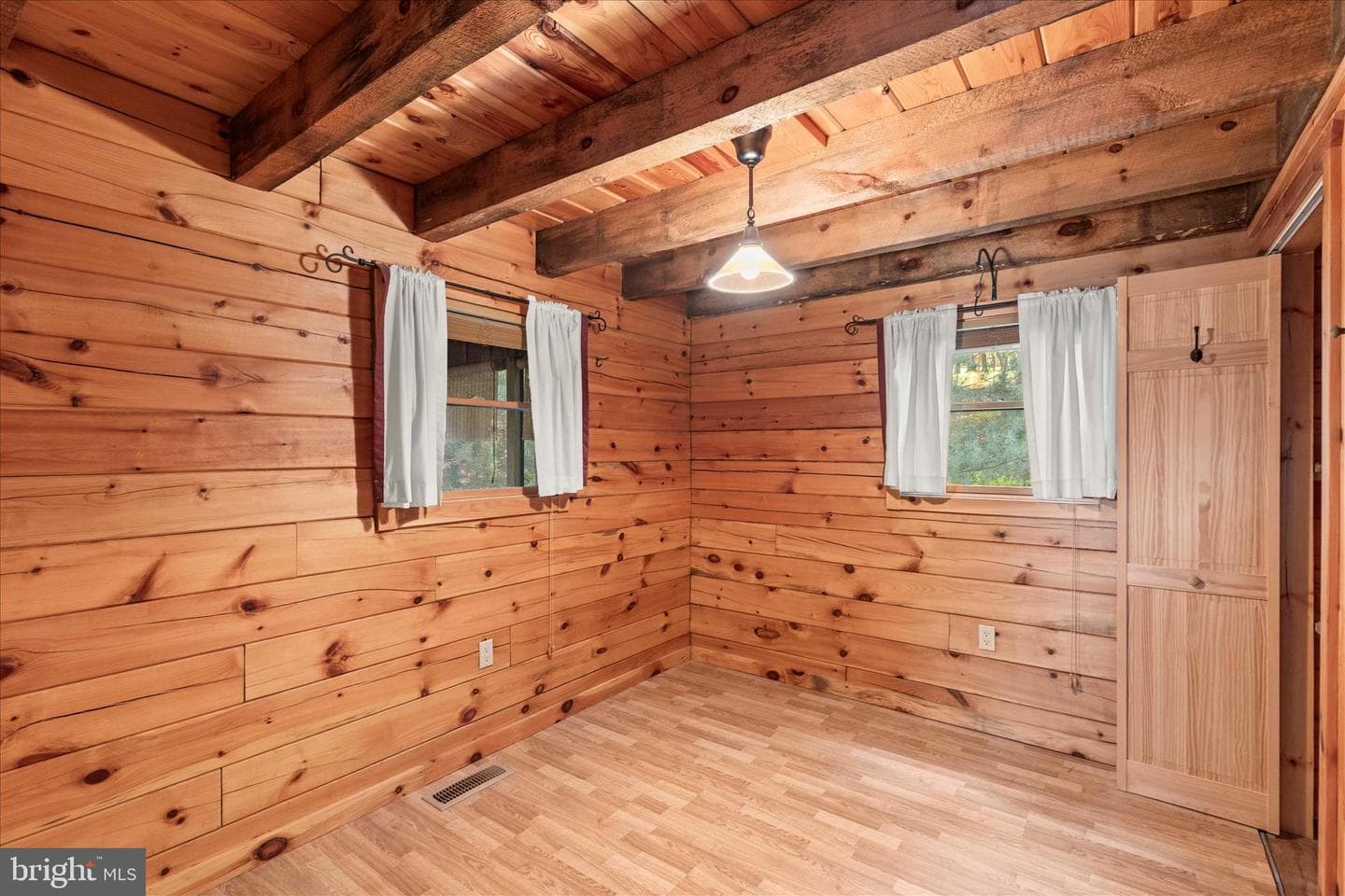 166 Woodview Road photo 27
