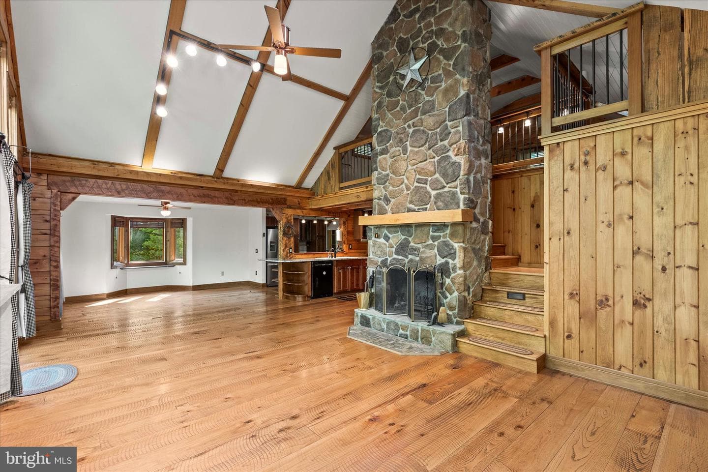 166 Woodview Road photo 36